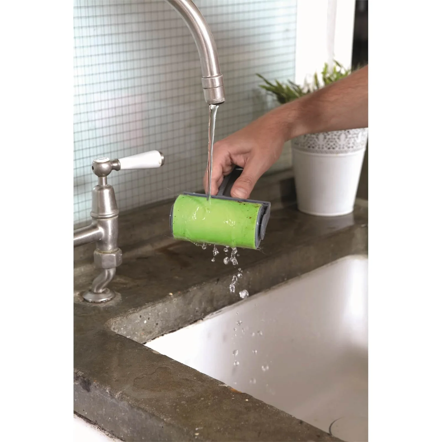 Fast Fit Sticky Lint Roller 2 Fast Fit Sticky Lint Roller - Image 2