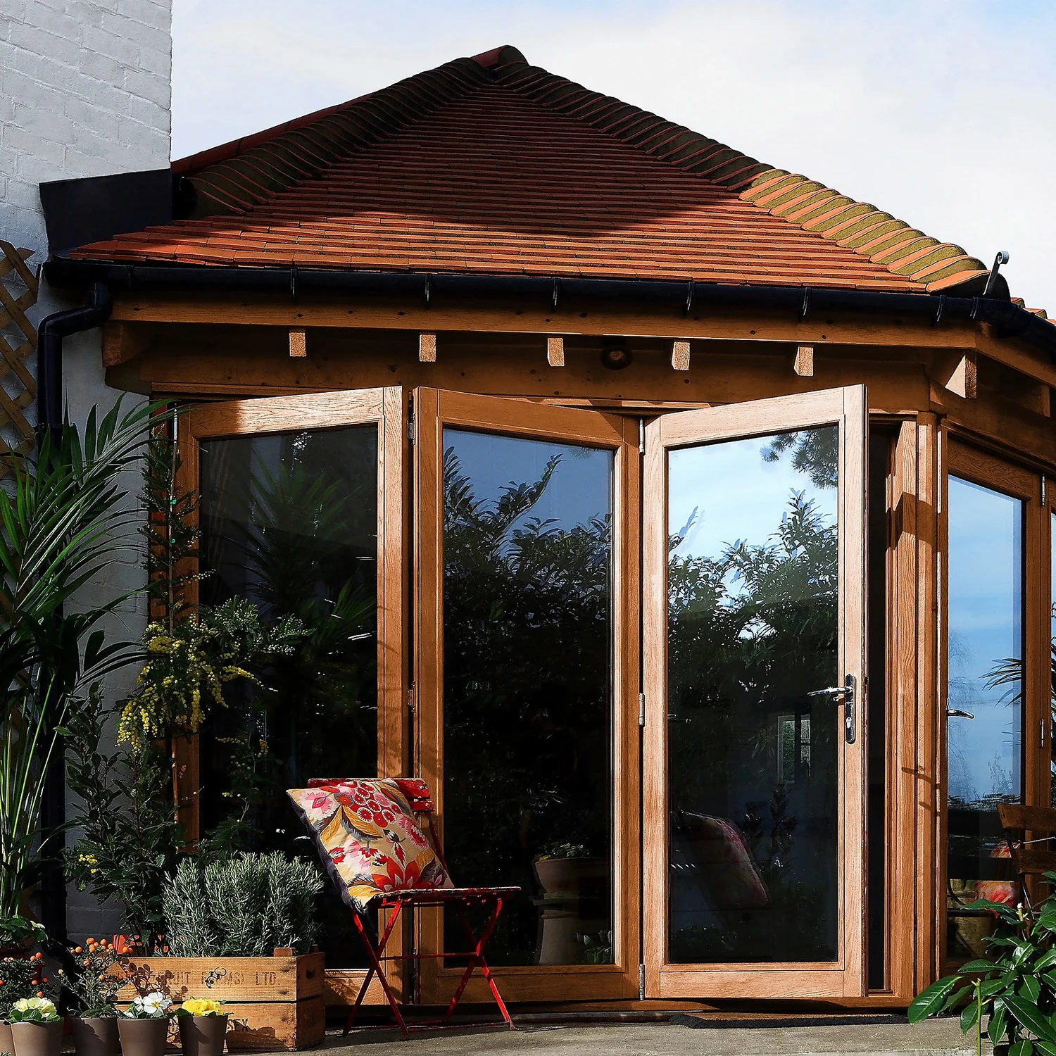 Sadolin Extra Durable Woodstain Antique Pine - 2.5L 4 Sadolin Extra Durable Woodstain Antique Pine - 2.5L - Image 4