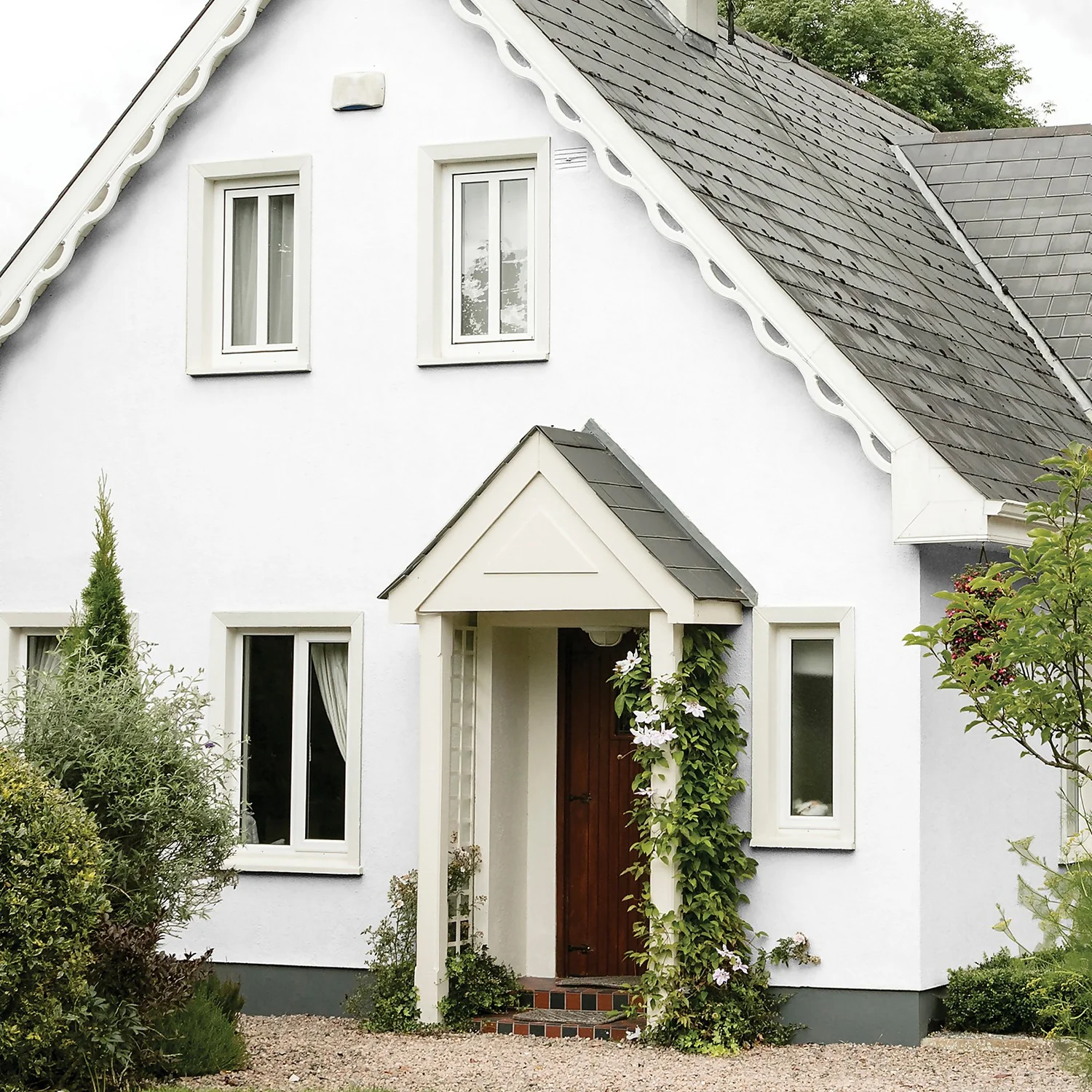 Sandtex® Textured Masonry Paint Pure Brilliant White - 2.5L 2 Sandtex® Textured Masonry Paint Pure Brilliant White - 2.5L - Image 2