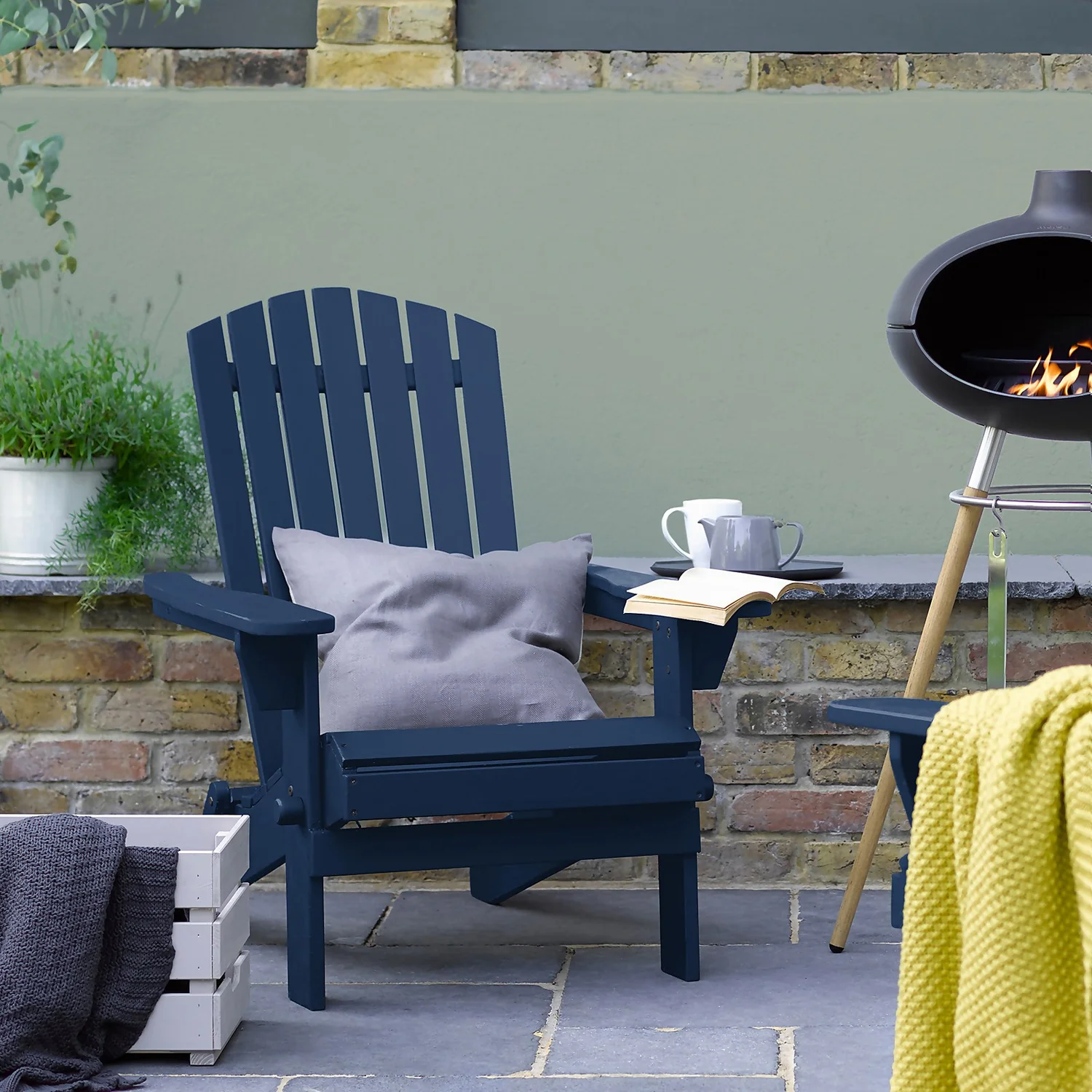 Sandtex® Exterior 10 Year Gloss Paint Oxford Blue - 750ml 4 Sandtex® Exterior 10 Year Gloss Paint Oxford Blue - 750ml - Image 4