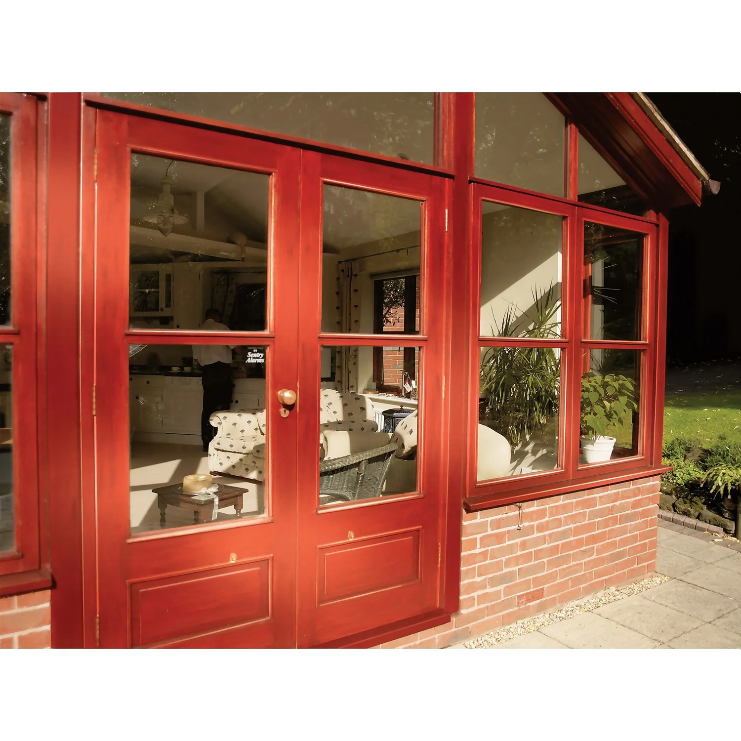 Ronseal Quick Drying Woodstain Deep Mahogany Satin - 2.5L 2 Ronseal Quick Drying Woodstain Deep Mahogany Satin - 2.5L - Image 2