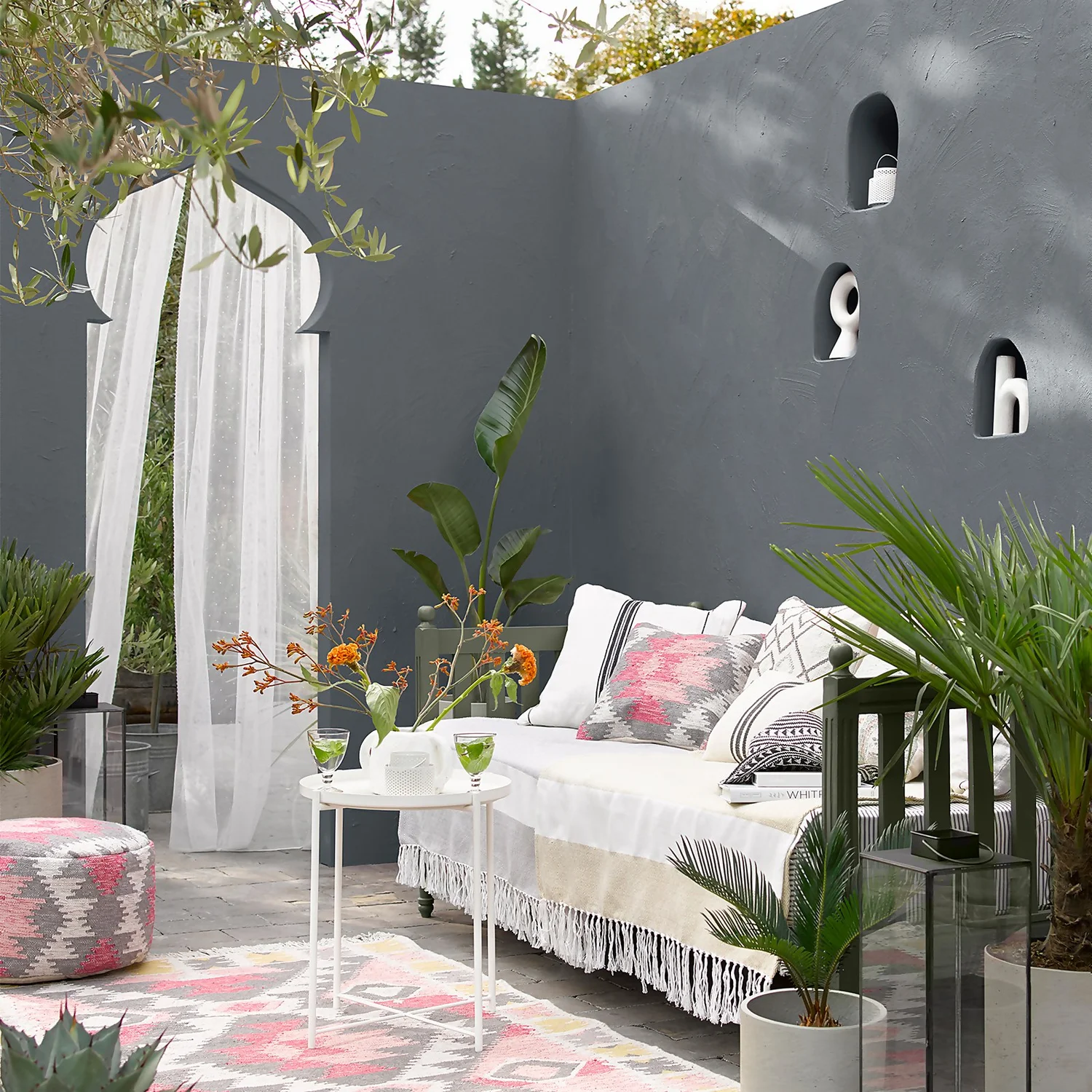 Sandtex® Ultra Smooth Masonry Paint Slate Grey - 5L 3 Sandtex® Ultra Smooth Masonry Paint Slate Grey - 5L - Image 3