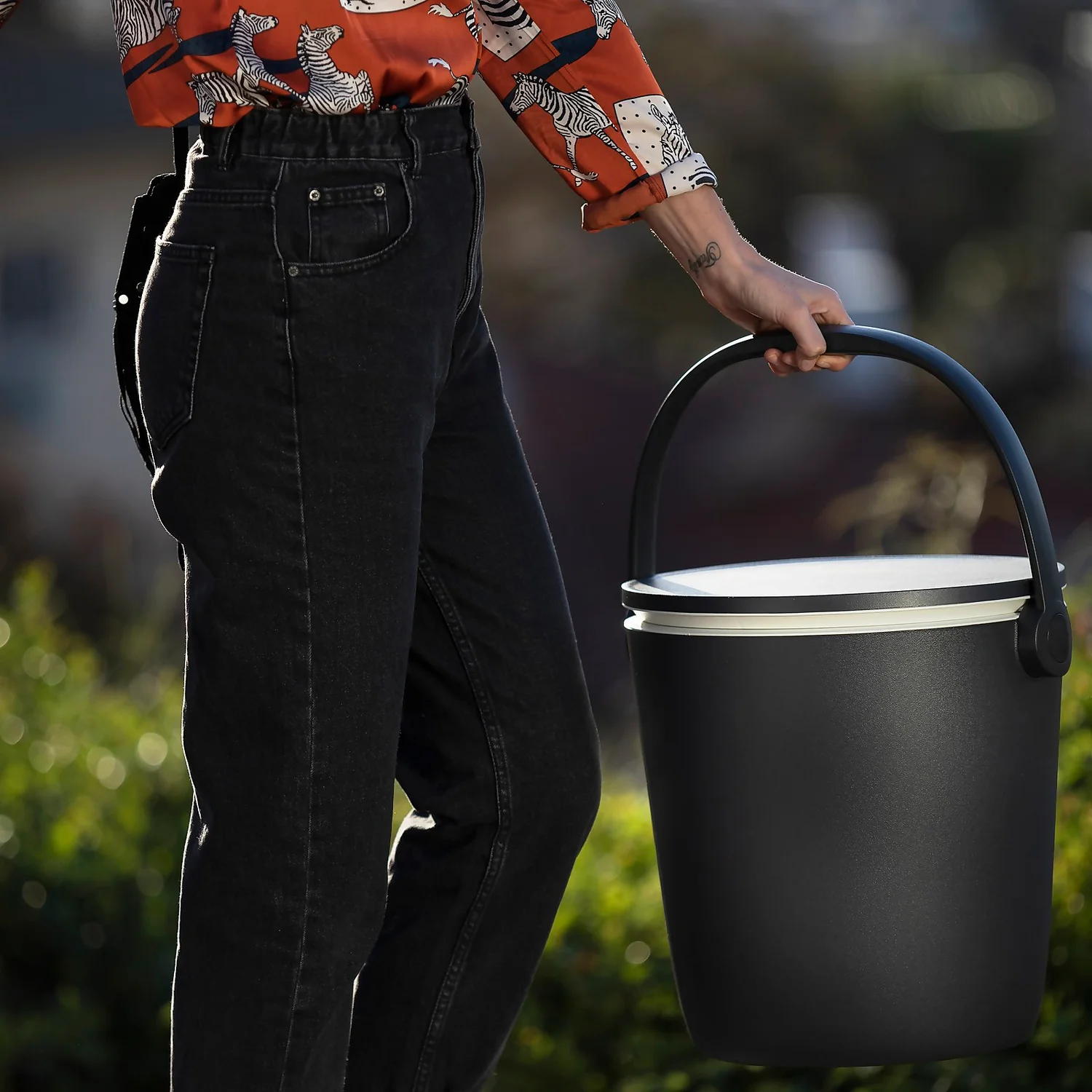 Keter GoBar Outdoor Ice Cooler Table Garden Furniture - Dark Grey / Cream 6 Keter GoBar Outdoor Ice Cooler Table Garden Furniture - Dark Grey / Cream - Image 6